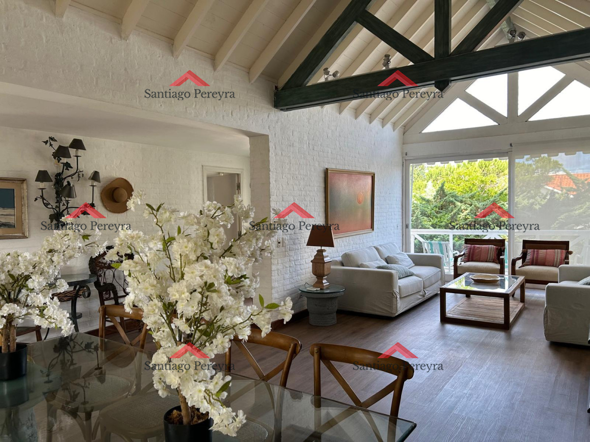 Casa ID.14636 - Hermosa Casa en Playa Mansa consulte!!!!