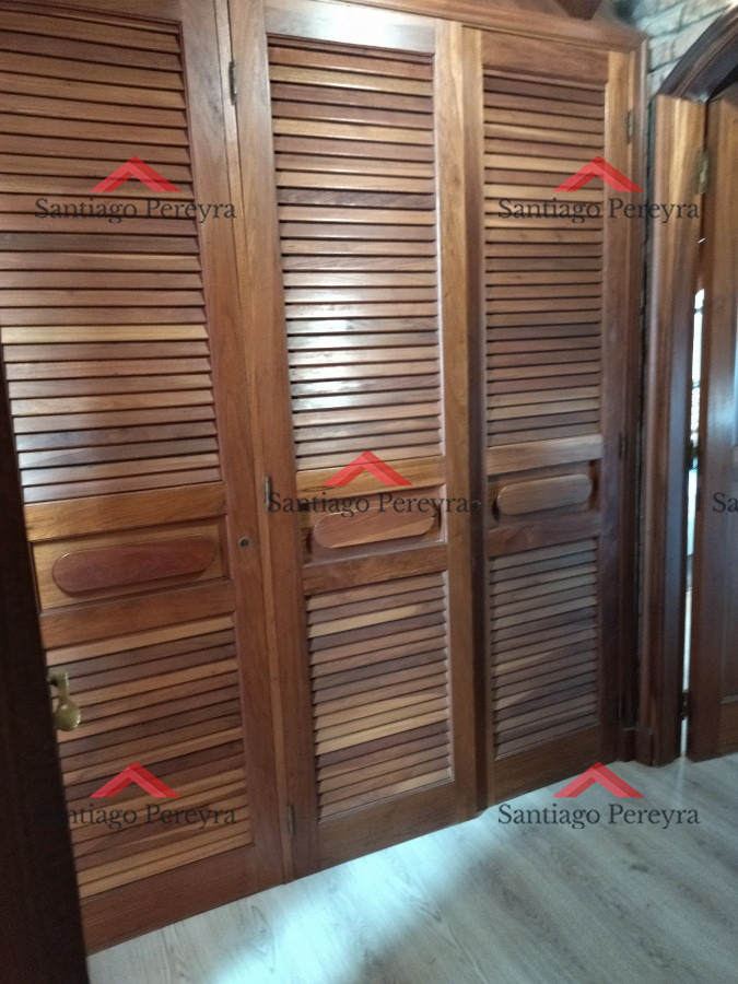 Casa ID.8928 - VENTA DE HERMOSA CASA 5 DORMITORIOS EN SUITE, A METROS DEL MAR.