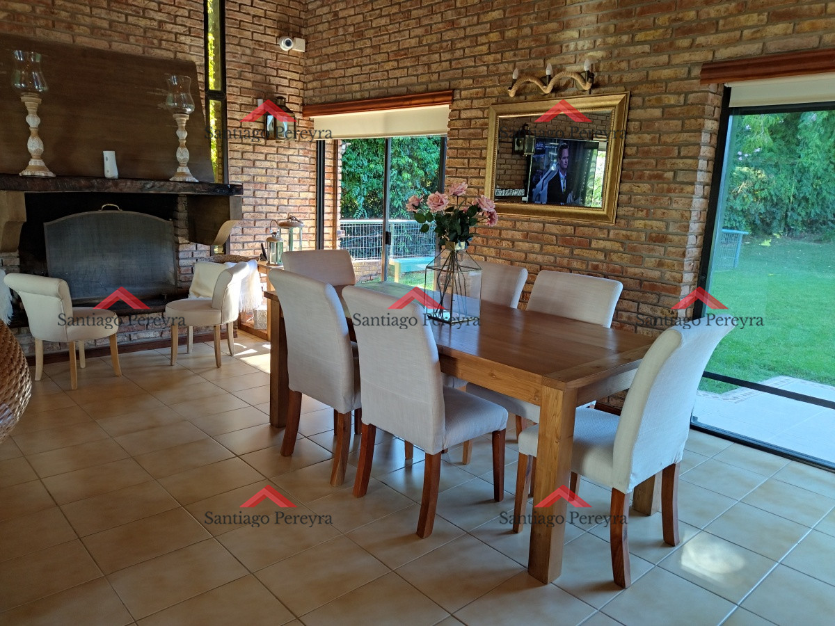 Casa ID.8928 - VENTA DE HERMOSA CASA 5 DORMITORIOS EN SUITE, A METROS DEL MAR.