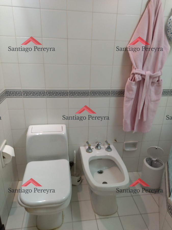 Casa ID.8928 - VENTA DE HERMOSA CASA 5 DORMITORIOS EN SUITE, A METROS DEL MAR.
