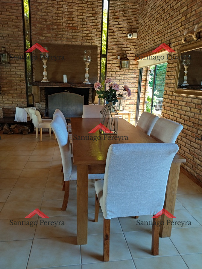Casa ID.8928 - VENTA DE HERMOSA CASA 5 DORMITORIOS EN SUITE, A METROS DEL MAR.