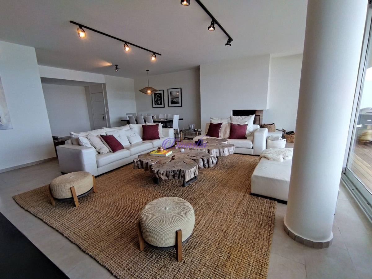 Apartamento ID.234 - Venta Apartamento de 3 dormitorios y dependencia en La Barra, Maldonado.