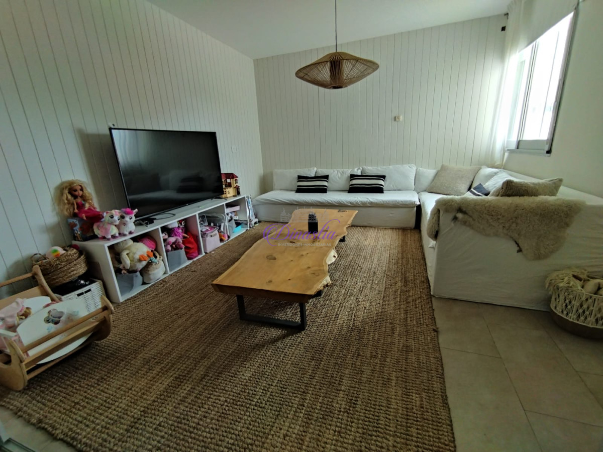 Apartamento ID.234 - Venta Apartamento de 3 dormitorios y dependencia en La Barra, Maldonado.