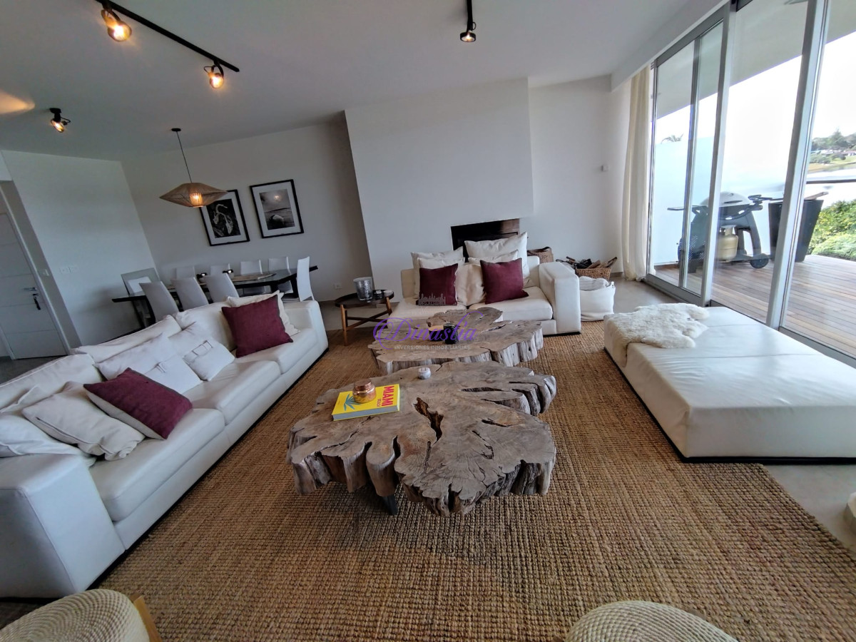 Apartamento ID.234 - Venta Apartamento de 3 dormitorios y dependencia en La Barra, Maldonado.