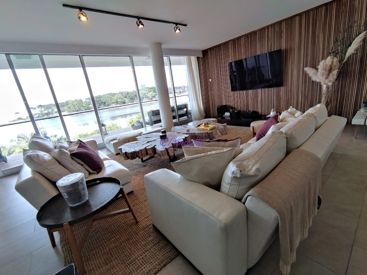 Apartamento ID.234 - Venta Apartamento de 3 dormitorios y dependencia en La Barra, Maldonado.