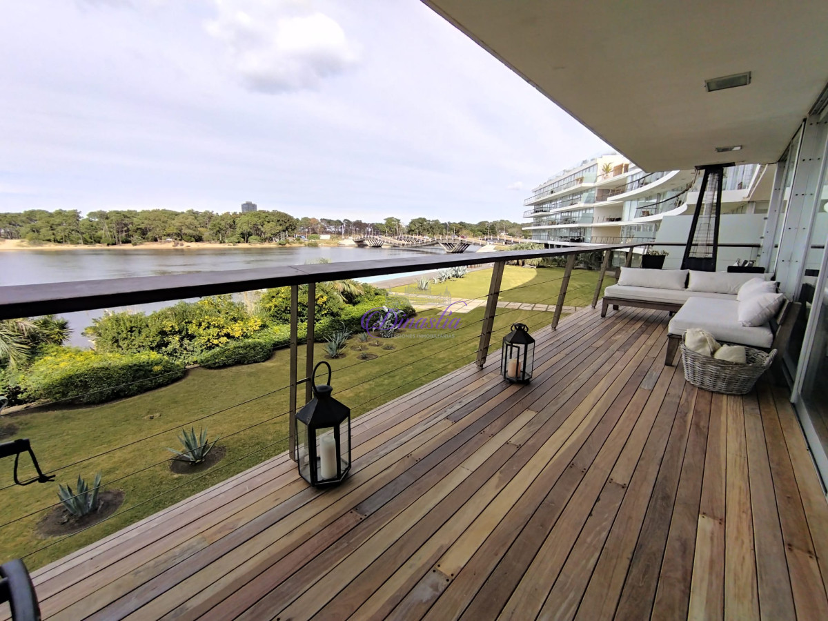 Apartamento ID.234 - Venta Apartamento de 3 dormitorios y dependencia en La Barra, Maldonado.
