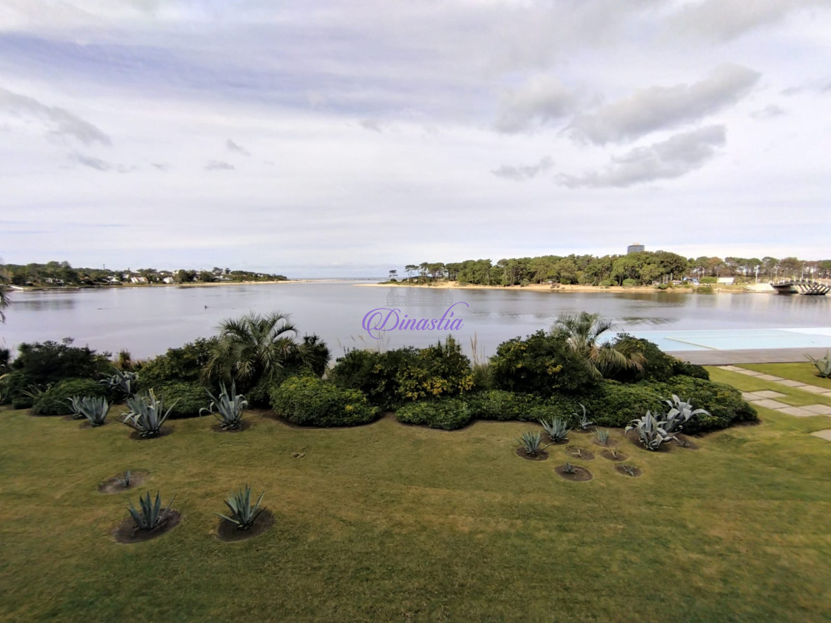 Apartamento ID.234 - Venta Apartamento de 3 dormitorios y dependencia en La Barra, Maldonado.