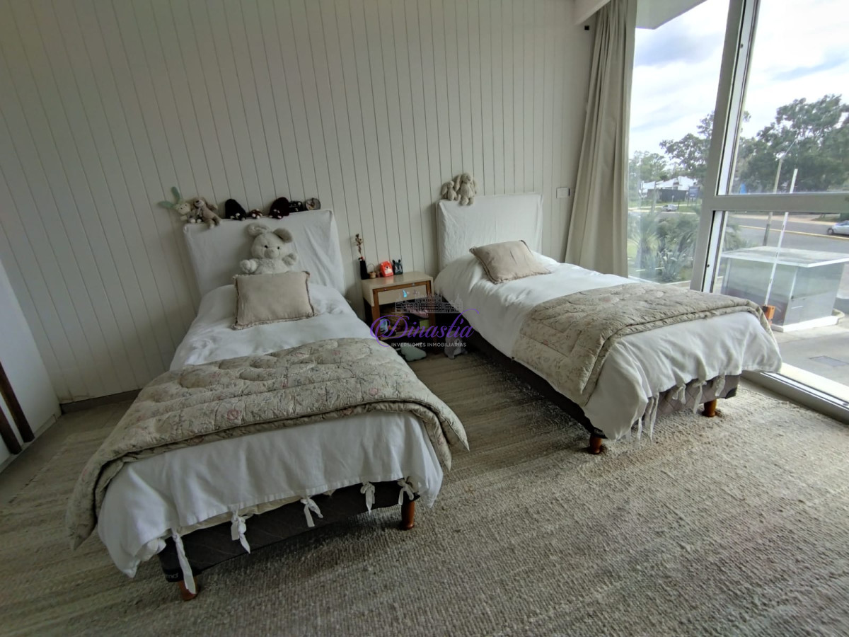 Apartamento ID.234 - Venta Apartamento de 3 dormitorios y dependencia en La Barra, Maldonado.