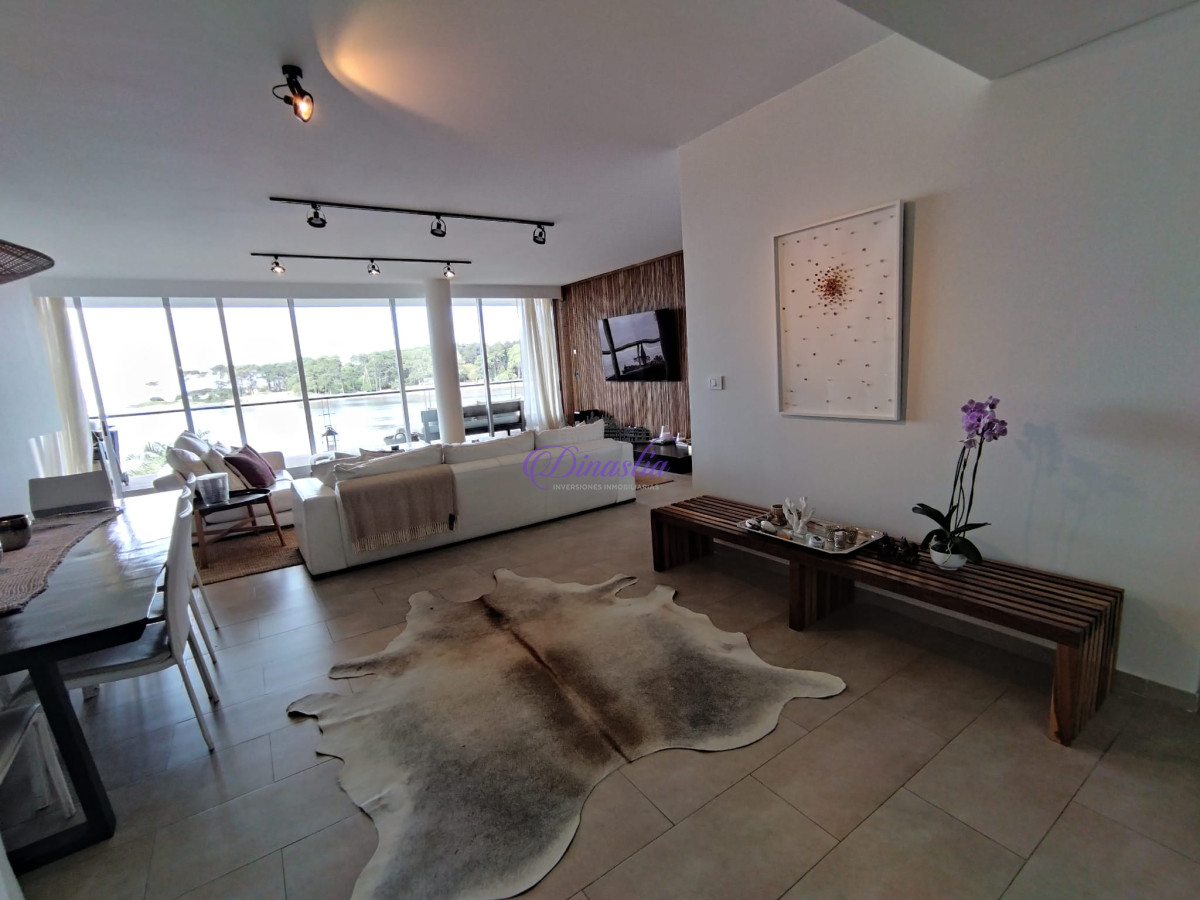 Apartamento ID.234 - Venta Apartamento de 3 dormitorios y dependencia en La Barra, Maldonado.