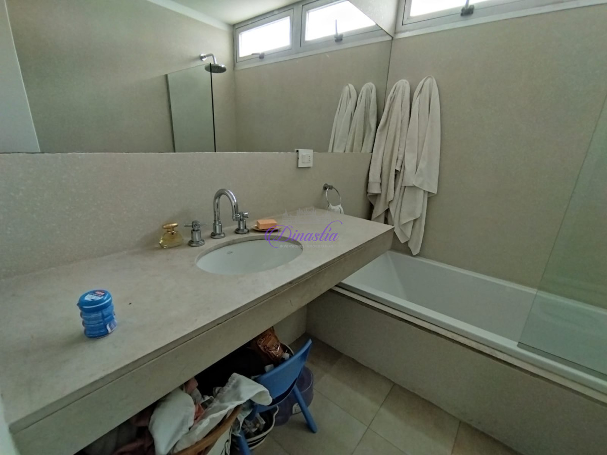 Apartamento ID.234 - Venta Apartamento de 3 dormitorios y dependencia en La Barra, Maldonado.