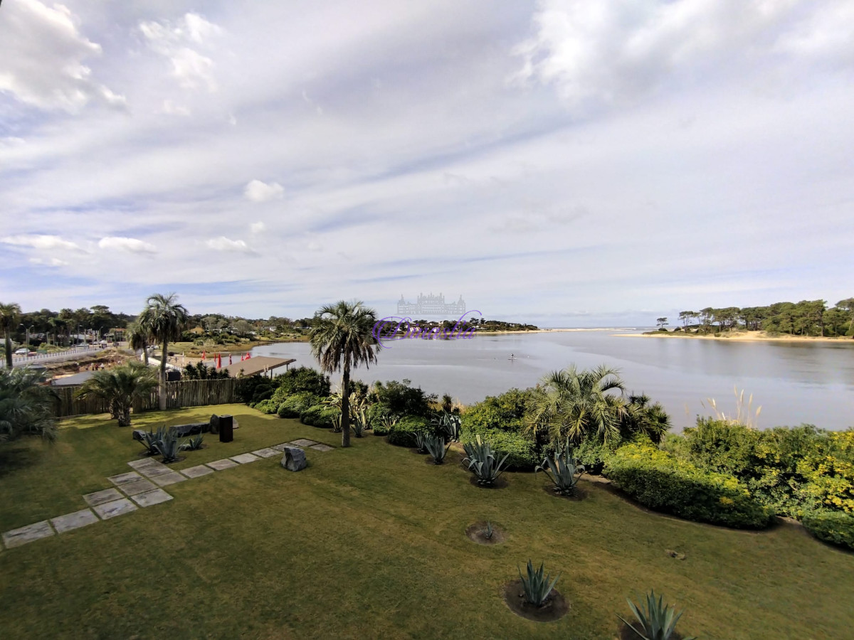 Apartamento ID.234 - Venta Apartamento de 3 dormitorios y dependencia en La Barra, Maldonado.