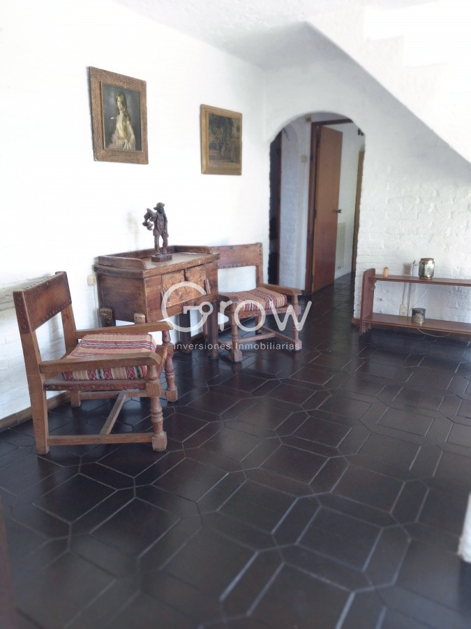Casa ID.2025 - VENTA DE HERMOSA CASA EN BARRIO PINARES - 3 DORMITORIOS - 