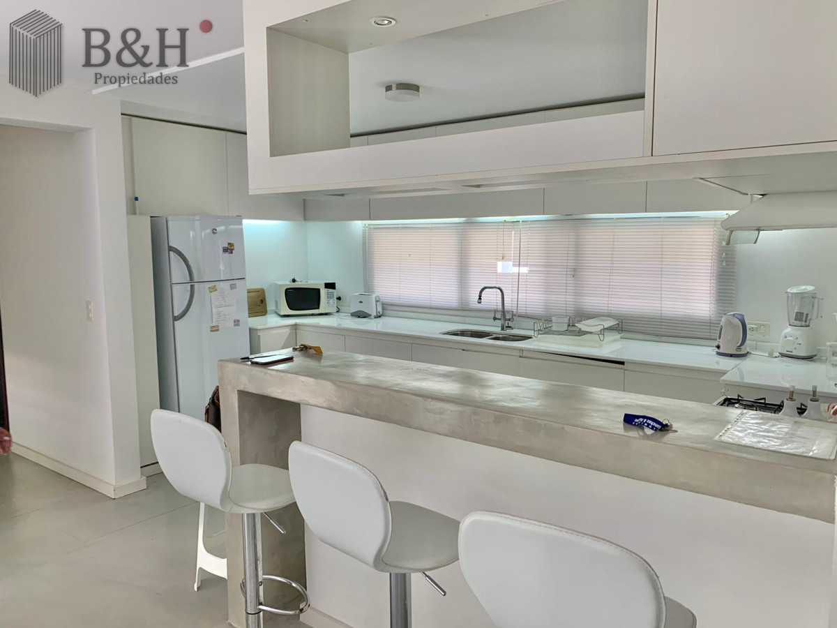 Casa ID.3969 - Hermosa casa en La Barra estilo minimalista, 