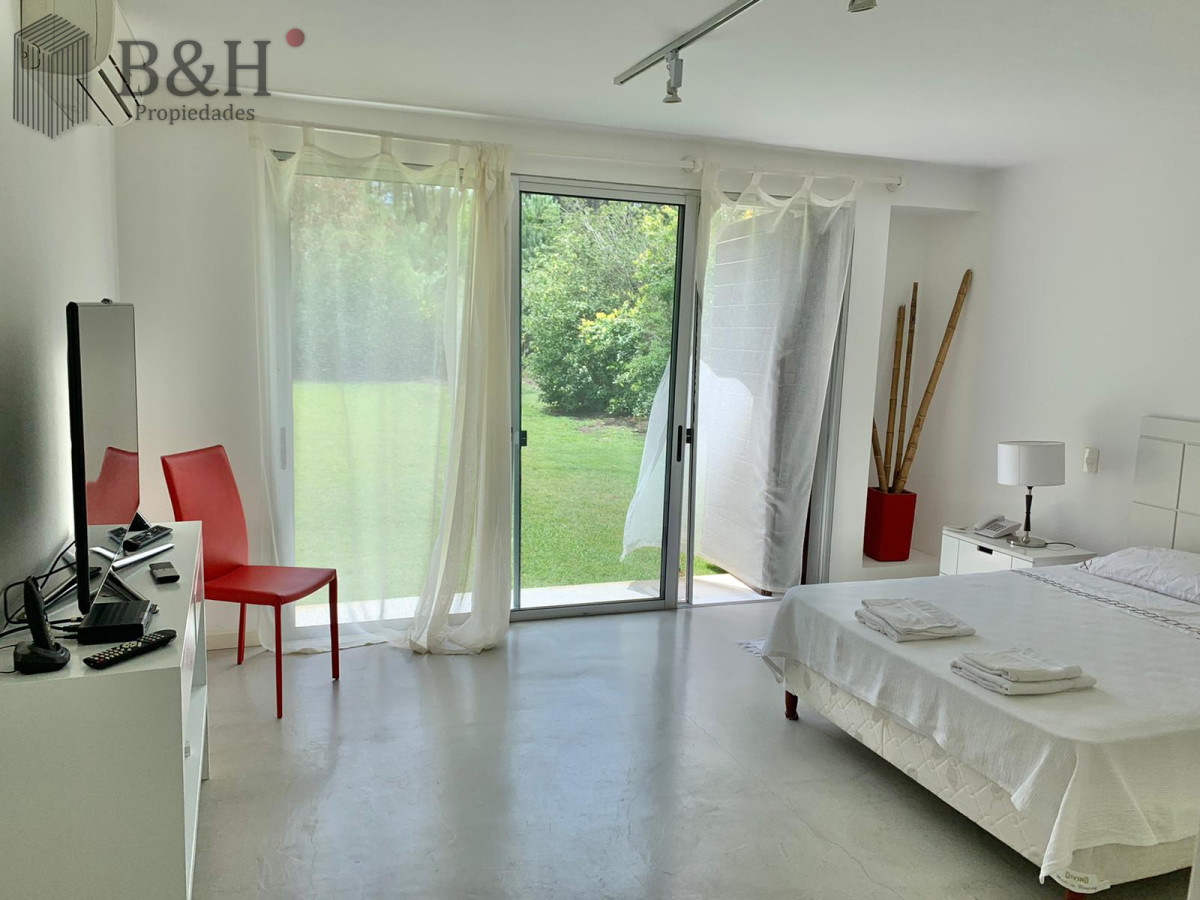 Casa ID.3969 - Hermosa casa en La Barra estilo minimalista, 
