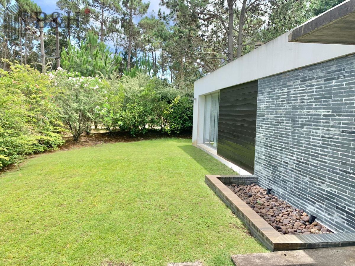 Casa ID.3969 - Hermosa casa en La Barra estilo minimalista, 
