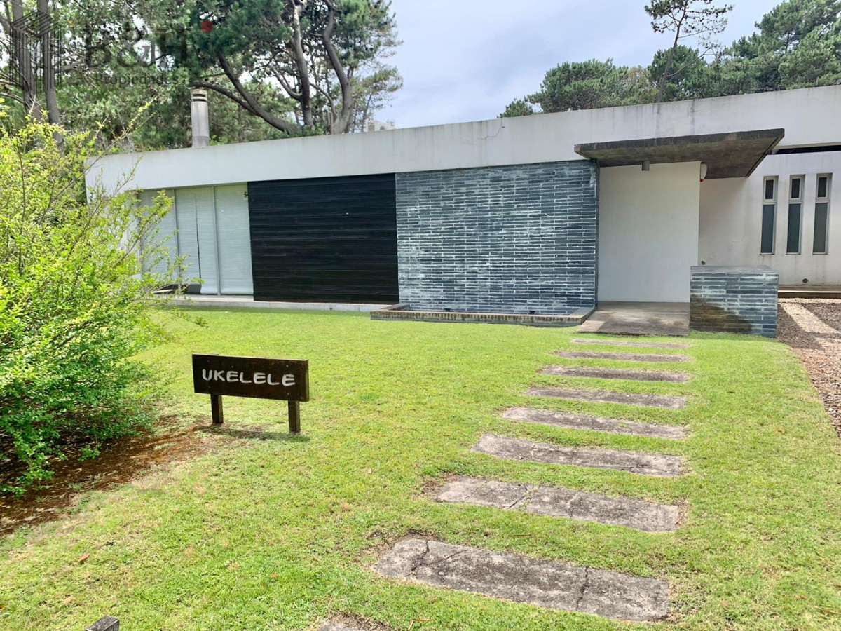 Casa ID.3969 - Hermosa casa en La Barra estilo minimalista, 