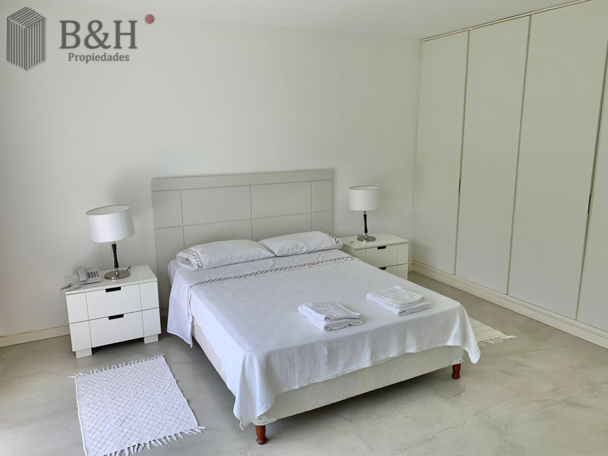 Casa ID.3969 - Hermosa casa en La Barra estilo minimalista, 