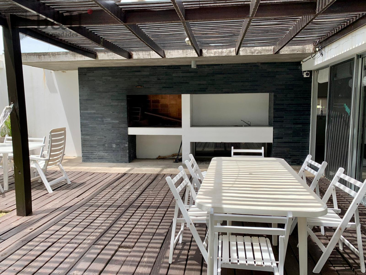 Casa ID.3969 - Hermosa casa en La Barra estilo minimalista, 