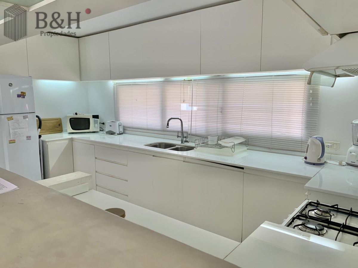 Casa ID.3969 - Hermosa casa en La Barra estilo minimalista, 