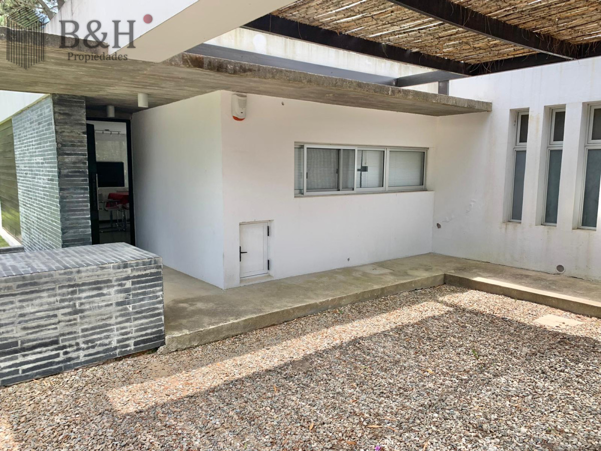 Casa ID.3969 - Hermosa casa en La Barra estilo minimalista, 