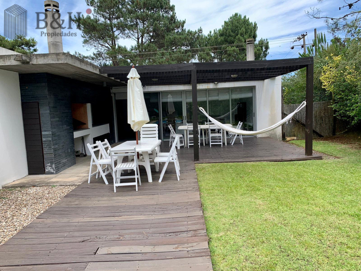 Casa ID.3969 - Hermosa casa en La Barra estilo minimalista, 
