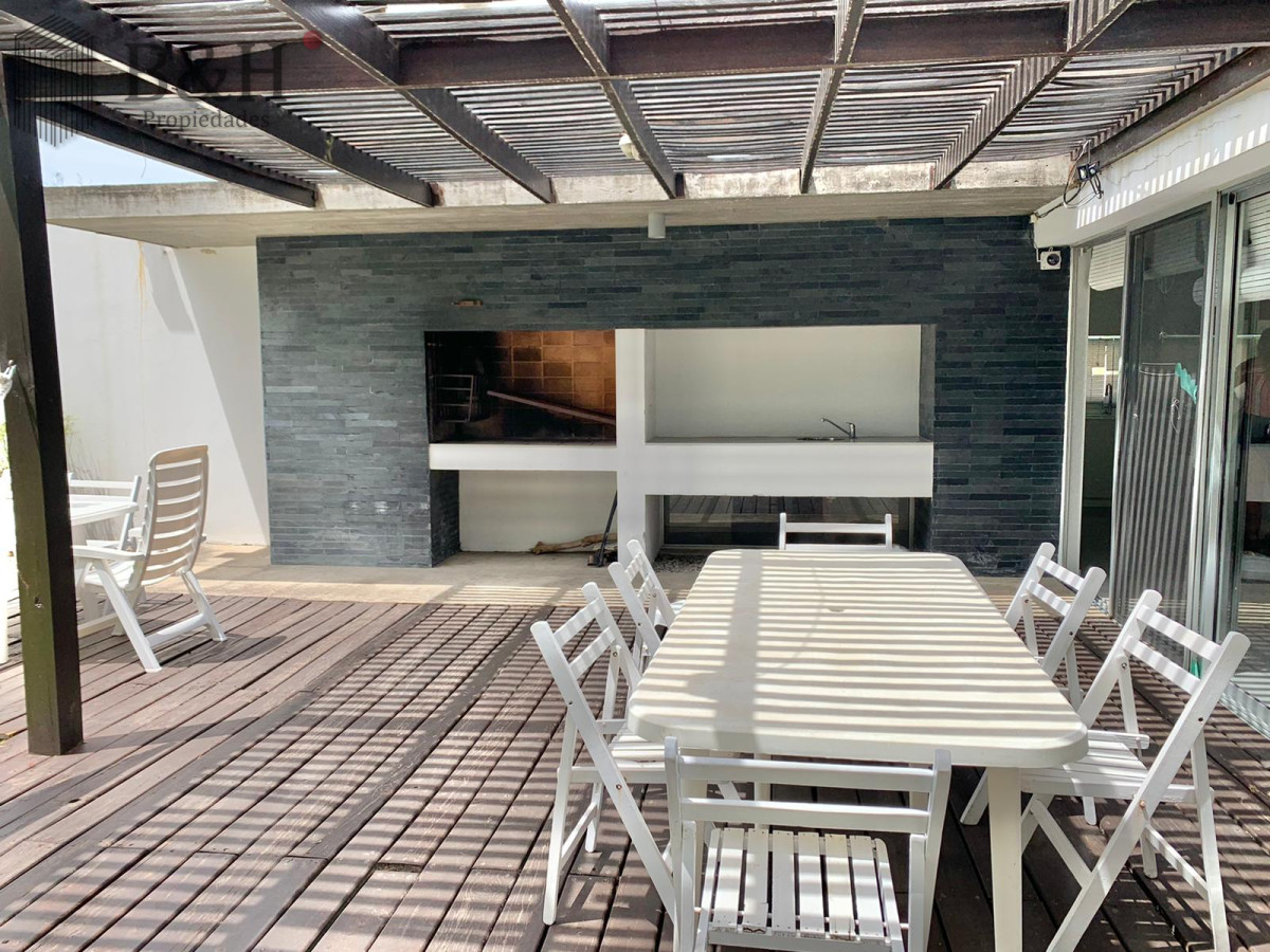 Casa ID.3969 - Hermosa casa en La Barra estilo minimalista, 