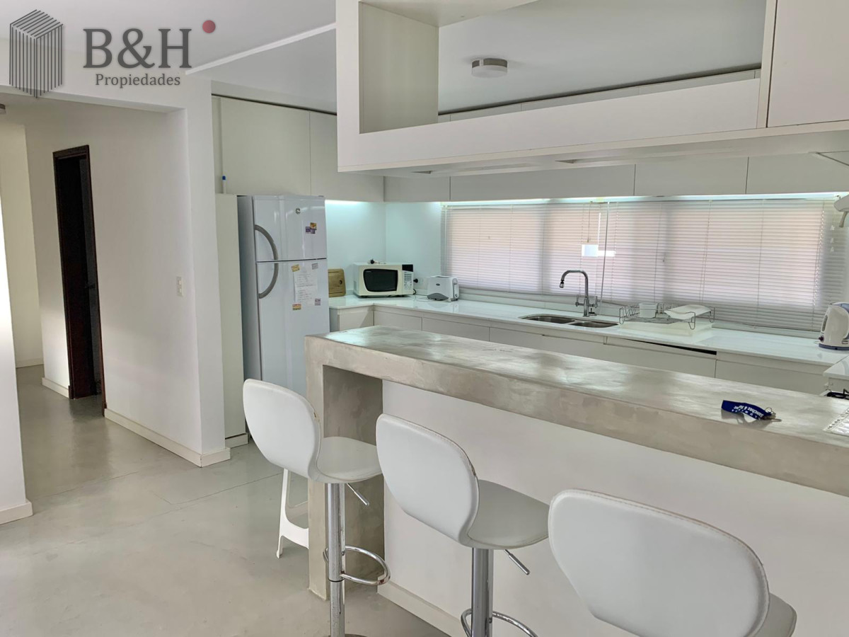 Casa ID.3969 - Hermosa casa en La Barra estilo minimalista, 