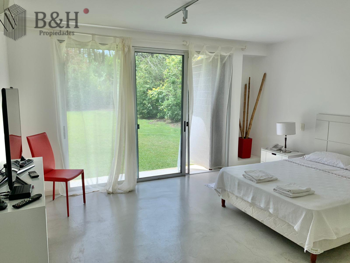 Casa ID.3969 - Hermosa casa en La Barra estilo minimalista, 