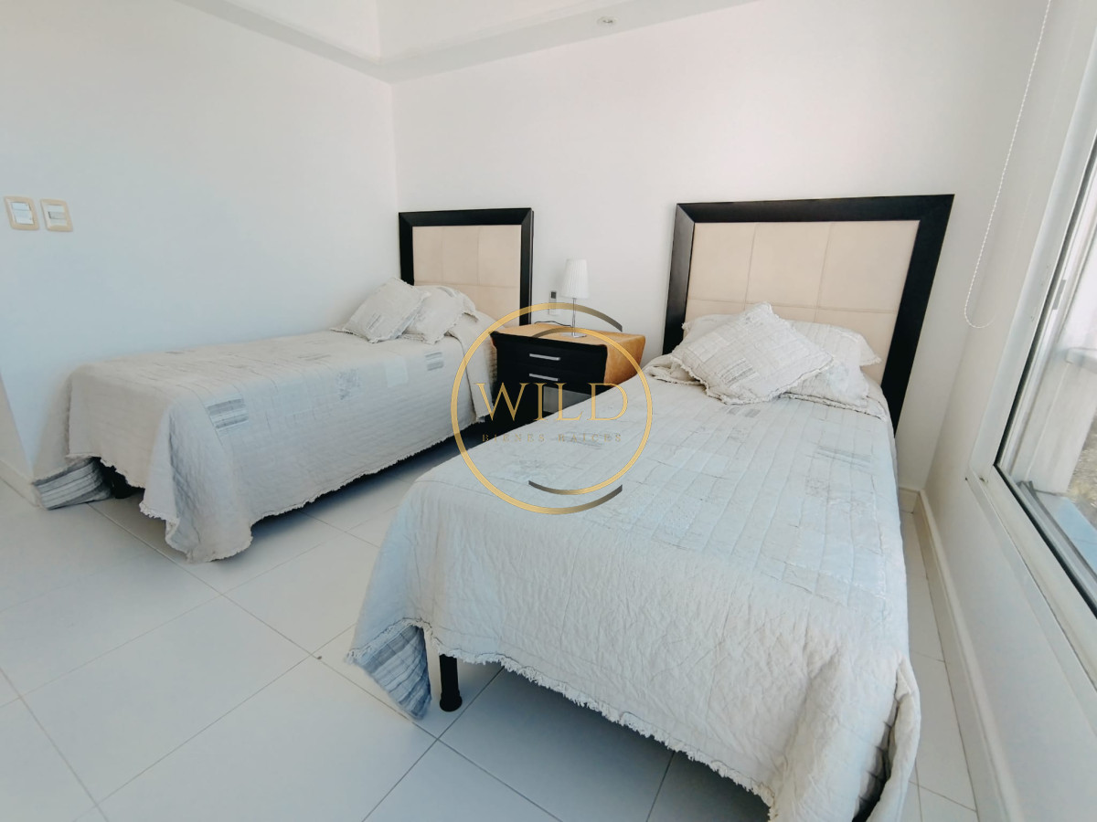 Apartamento ID.2293 - ALQUILER DE TEMPORADA DE HERMOSO APARTAMENTO 4 DORMITORIOS PRIMERA LINEA BRAVA