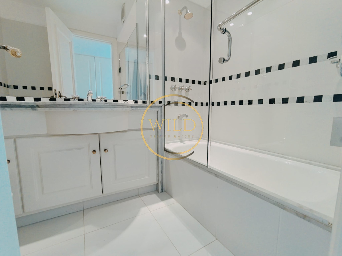 Apartamento ID.2293 - ALQUILER DE TEMPORADA DE HERMOSO APARTAMENTO 4 DORMITORIOS PRIMERA LINEA BRAVA