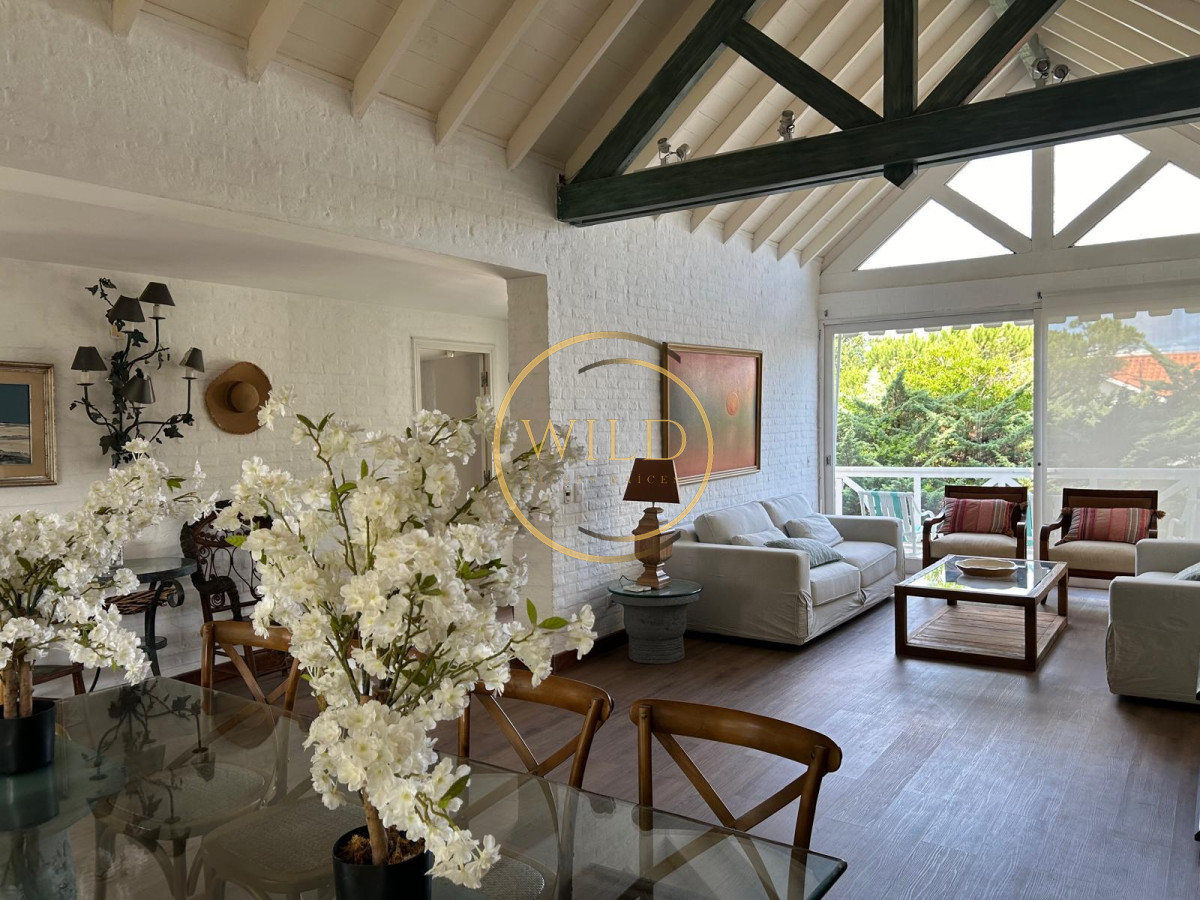 Casa ID.2042 - Hermosa Casa en Playa Mansa consulte!!!!