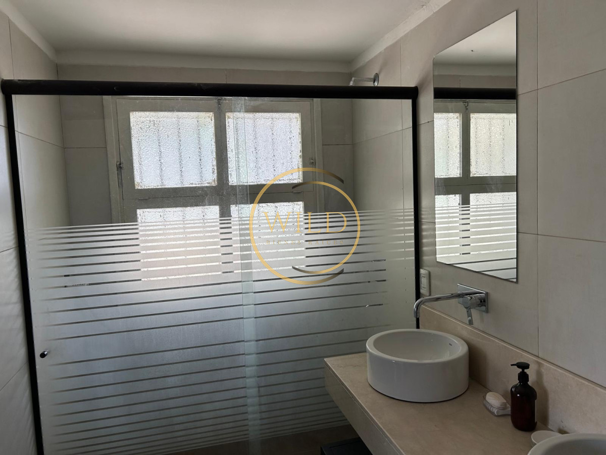 Casa ID.2042 - Hermosa Casa en Playa Mansa consulte!!!!