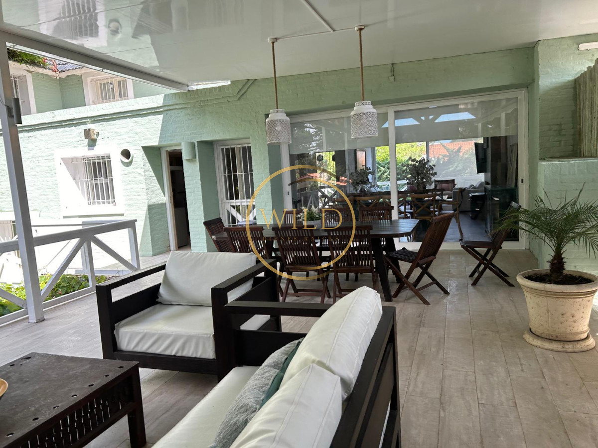 Casa ID.2042 - Hermosa Casa en Playa Mansa consulte!!!!