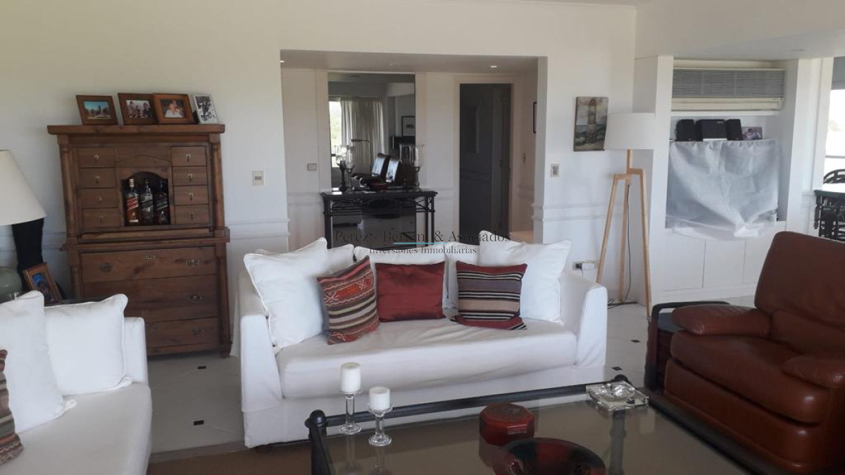 Apartamento ID.943 - Venta y alquiler Apartamento 4 dm Zona Playa Brava