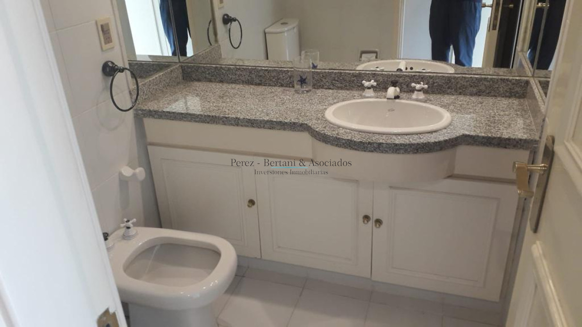 Apartamento ID.943 - Venta y alquiler Apartamento 4 dm Zona Playa Brava