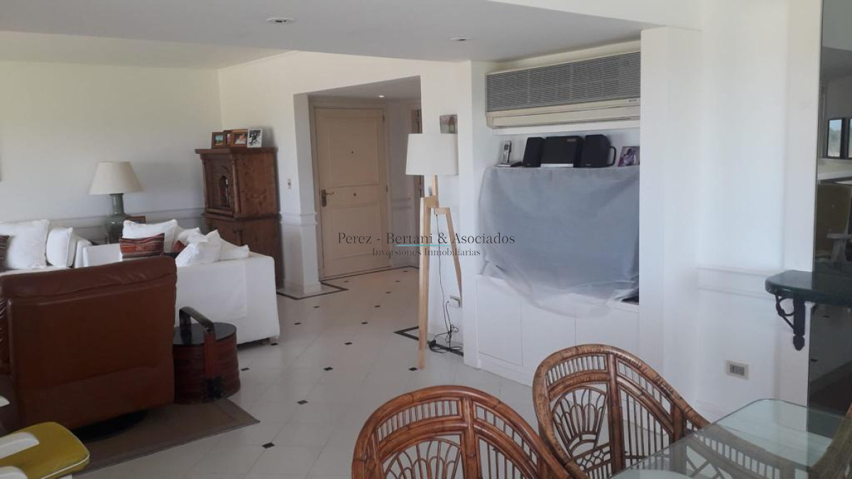 Apartamento ID.943 - Venta y alquiler Apartamento 4 dm Zona Playa Brava