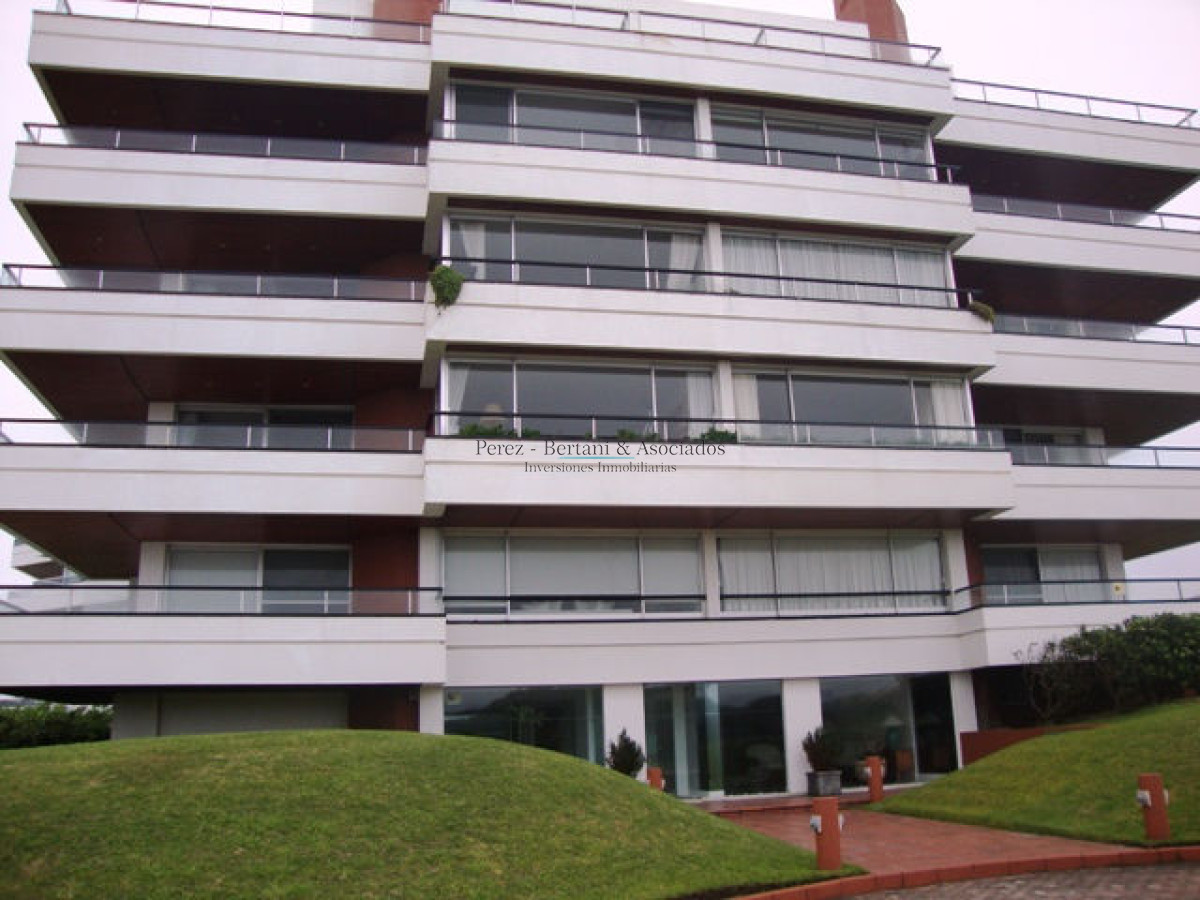 Apartamento ID.942 - Venta y Alquiler Apartamento 4dm  Playa Brava