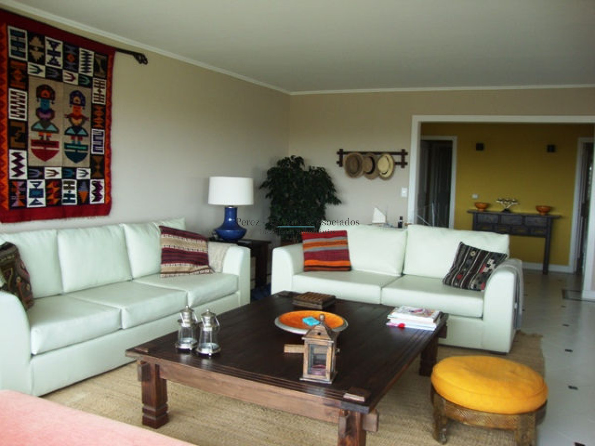 Apartamento ID.942 - Venta y Alquiler Apartamento 4dm  Playa Brava