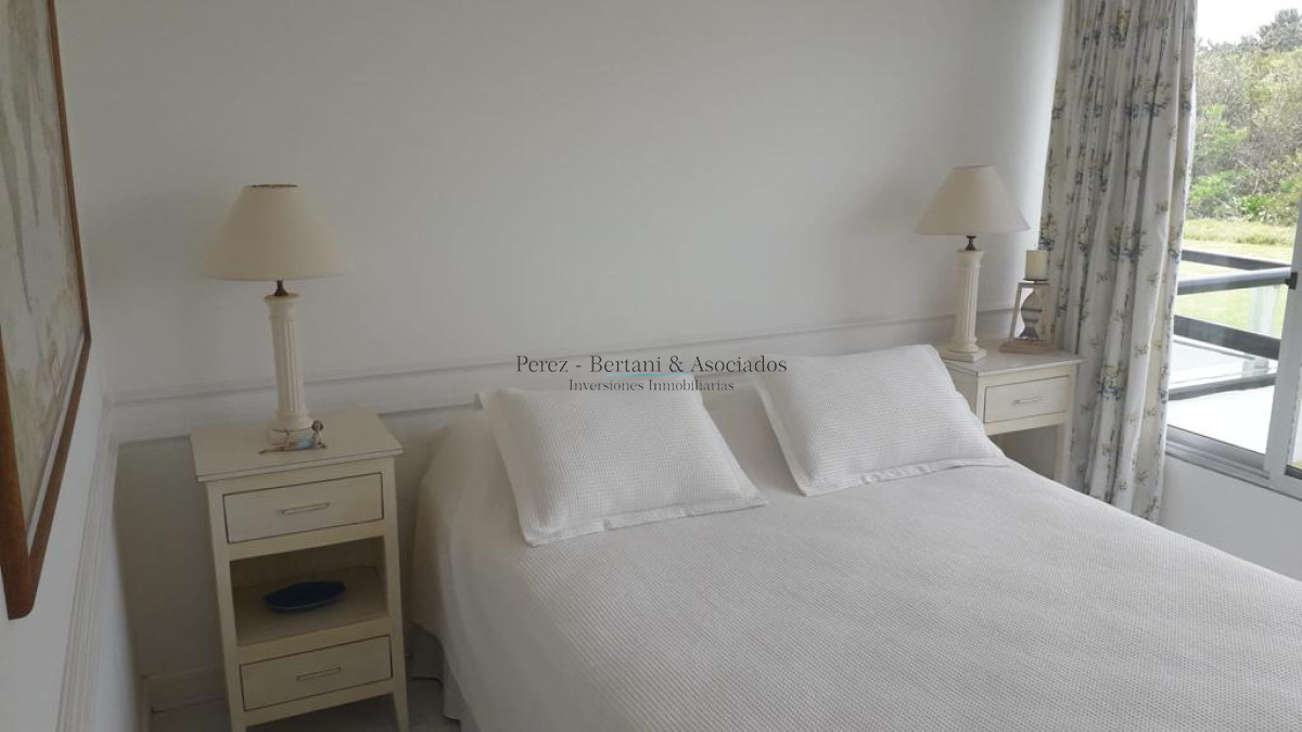 Apartamento ID.943 - Venta y alquiler Apartamento 4 dm Zona Playa Brava
