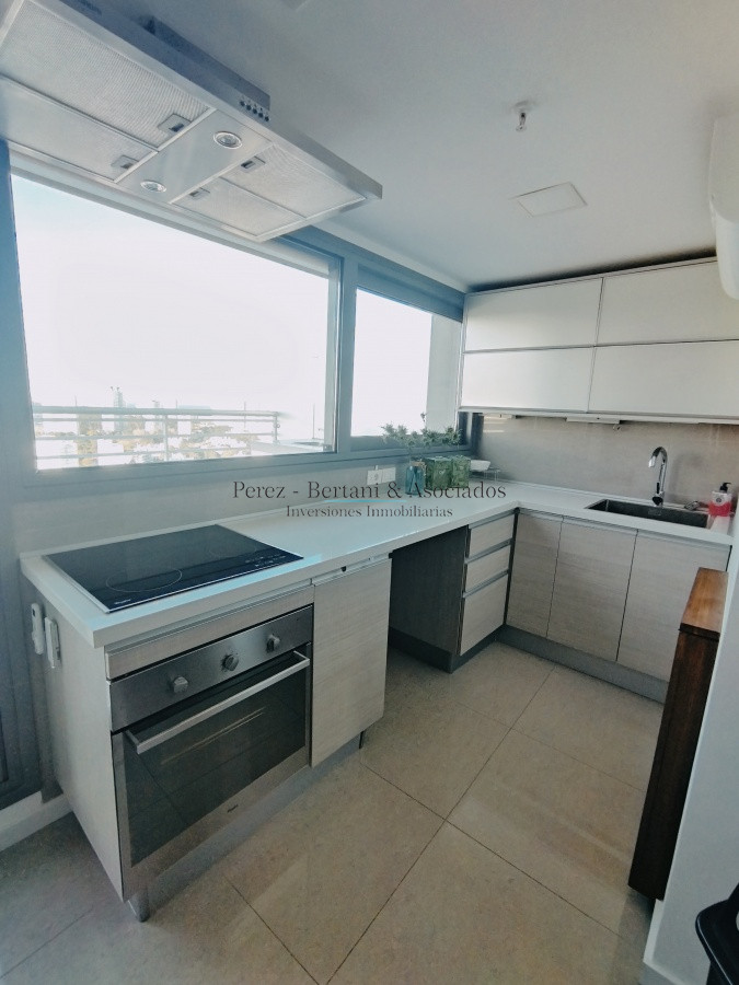 Apartamento ID.202 - VENTA DE HERMOSO PENTHOUSE DE 2 DORMITORIOS CON BAÑOS EN SUITE, HERMOSA VISTA MANSA Y BRAVA..