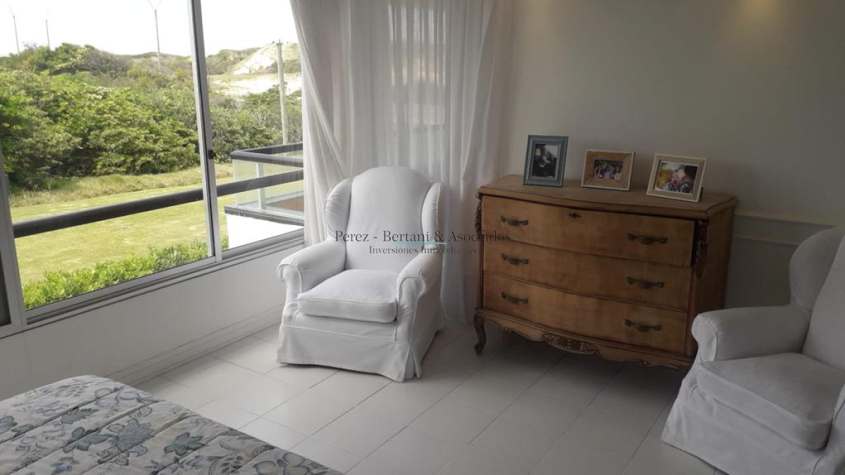 Apartamento ID.943 - Venta y alquiler Apartamento 4 dm Zona Playa Brava