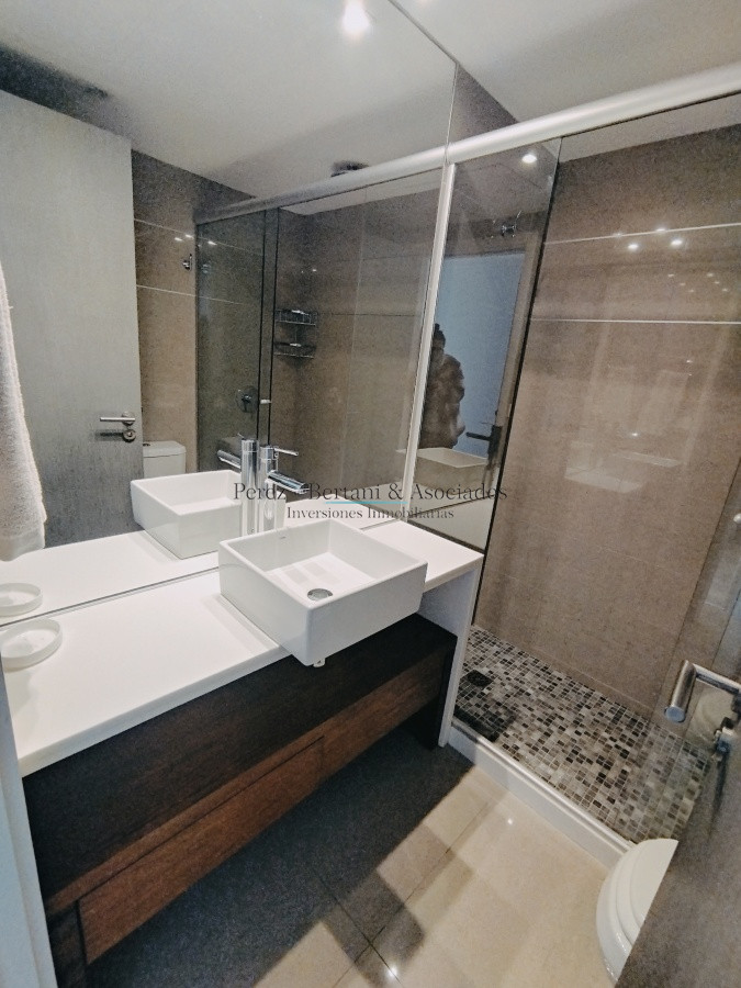 Apartamento ID.202 - VENTA DE HERMOSO PENTHOUSE DE 2 DORMITORIOS CON BAÑOS EN SUITE, HERMOSA VISTA MANSA Y BRAVA..
