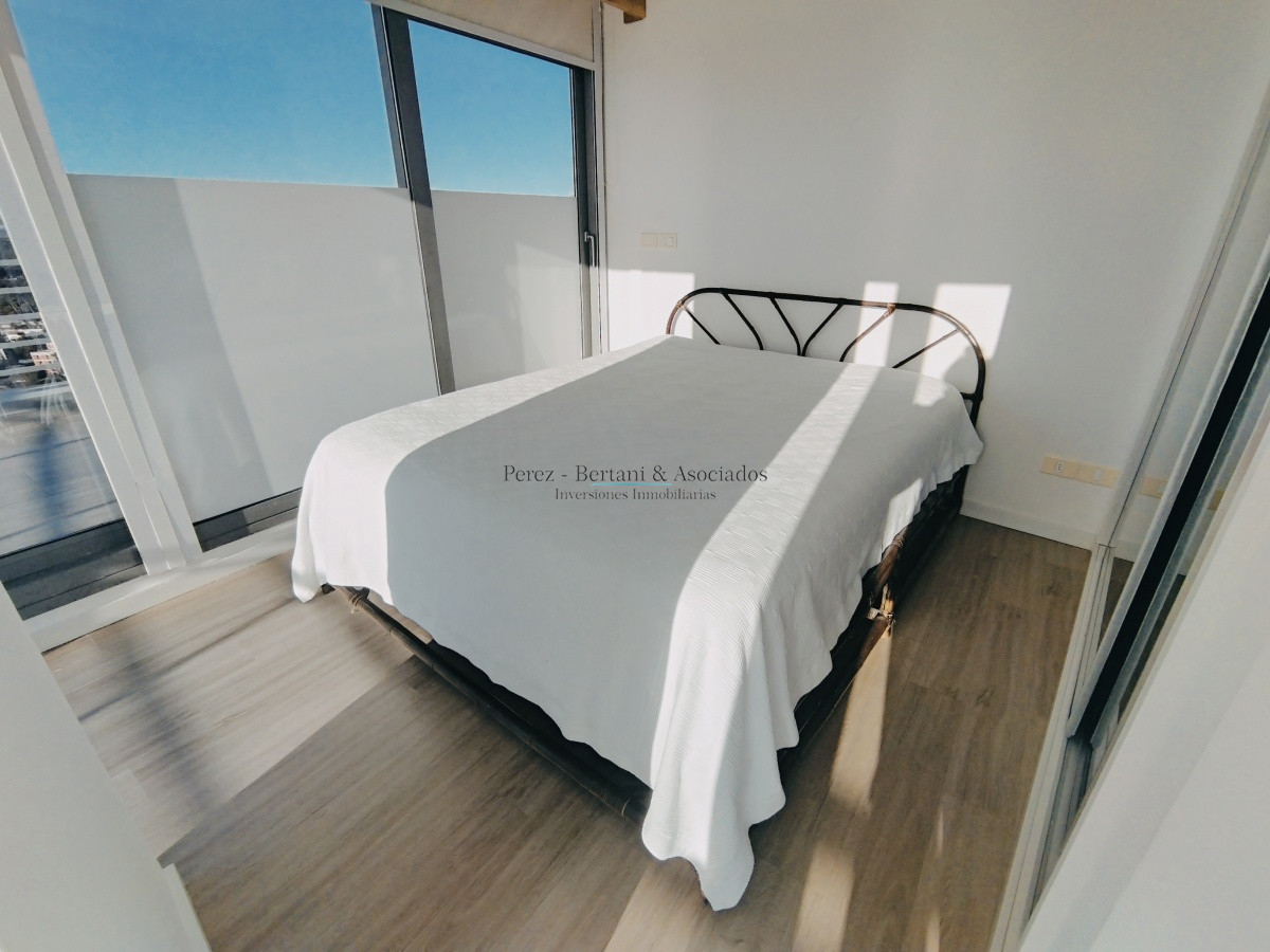 Apartamento ID.202 - VENTA DE HERMOSO PENTHOUSE DE 2 DORMITORIOS CON BAÑOS EN SUITE, HERMOSA VISTA MANSA Y BRAVA..
