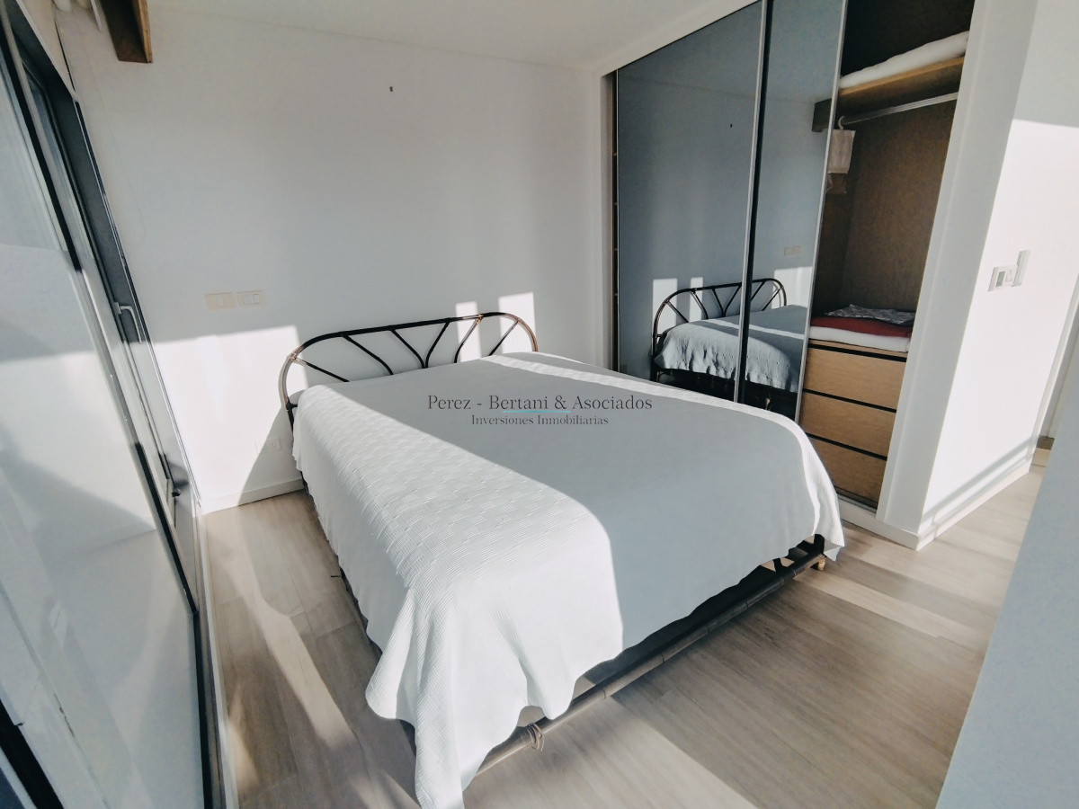 Apartamento ID.202 - VENTA DE HERMOSO PENTHOUSE DE 2 DORMITORIOS CON BAÑOS EN SUITE, HERMOSA VISTA MANSA Y BRAVA..