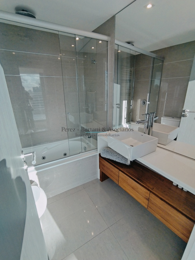 Apartamento ID.202 - VENTA DE HERMOSO PENTHOUSE DE 2 DORMITORIOS CON BAÑOS EN SUITE, HERMOSA VISTA MANSA Y BRAVA..