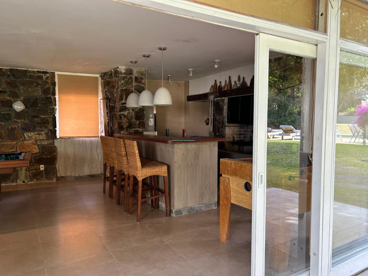 Casa ID.882 - Hermosa Casa en Playa Mansa consulte!!!!
