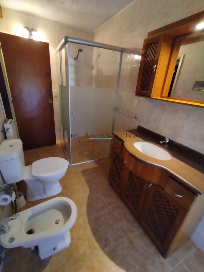 Casa ID.201 - VENTA DE HERMOSA CASA EN BARRIO PINARES - 3 DORMITORIOS - 