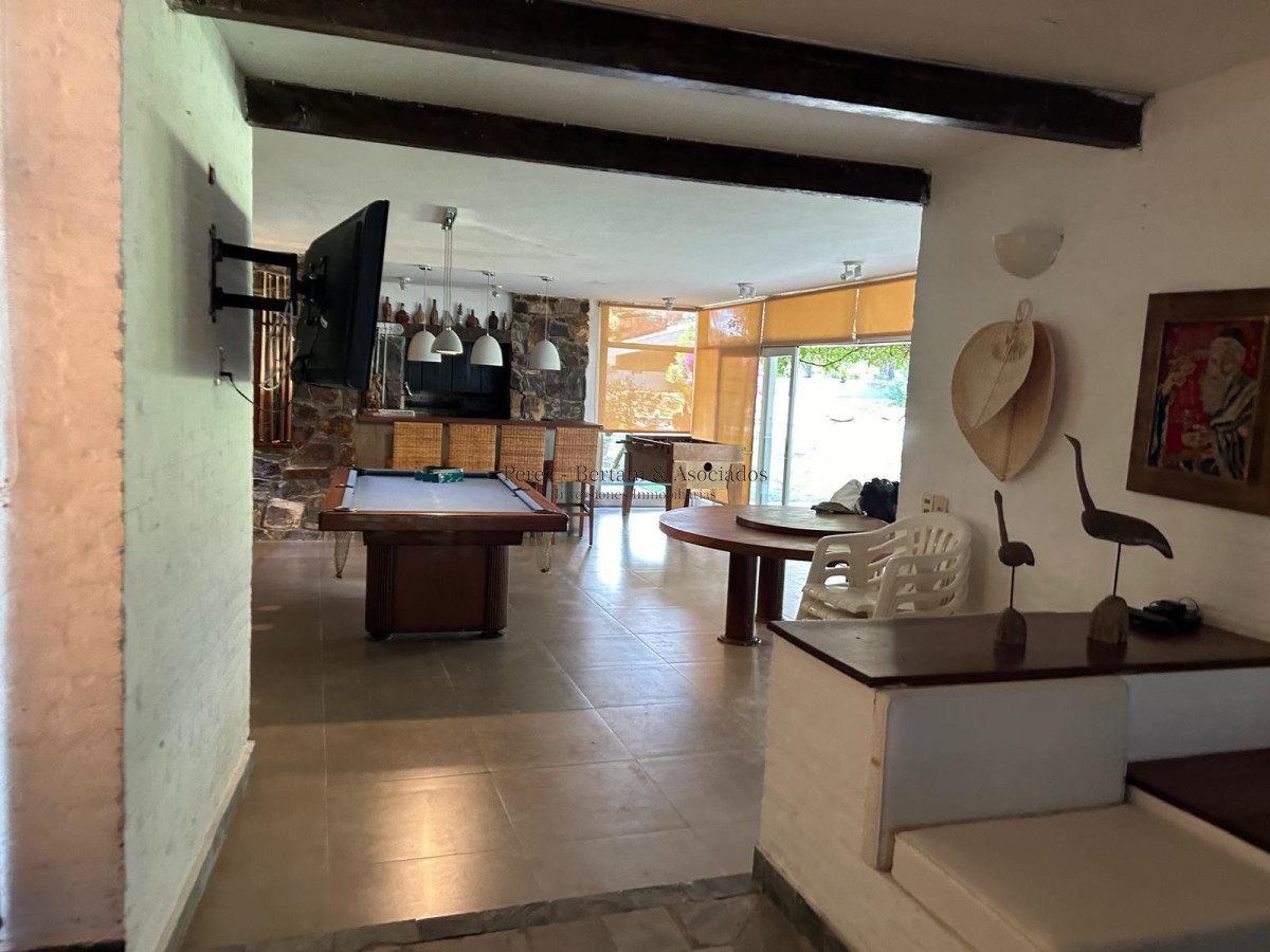 Casa ID.882 - Hermosa Casa en Playa Mansa consulte!!!!