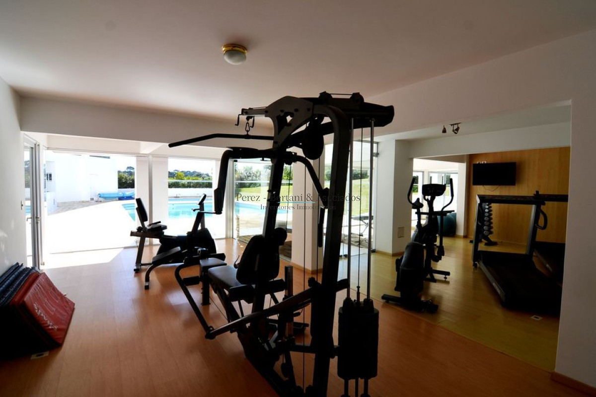 Apartamento ID.943 - Venta y alquiler Apartamento 4 dm Zona Playa Brava