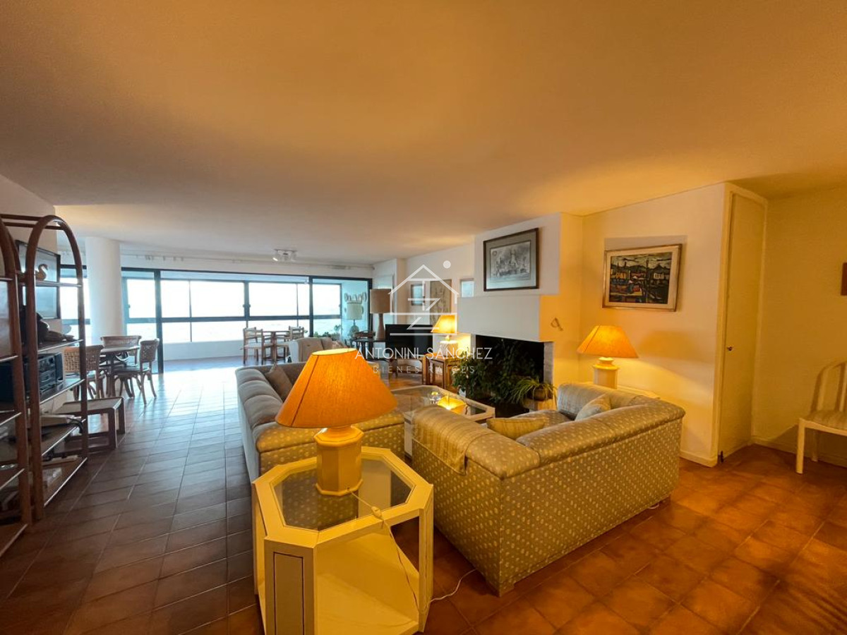 Apartamento ID.1274 - Apartamento en torre de categoría 